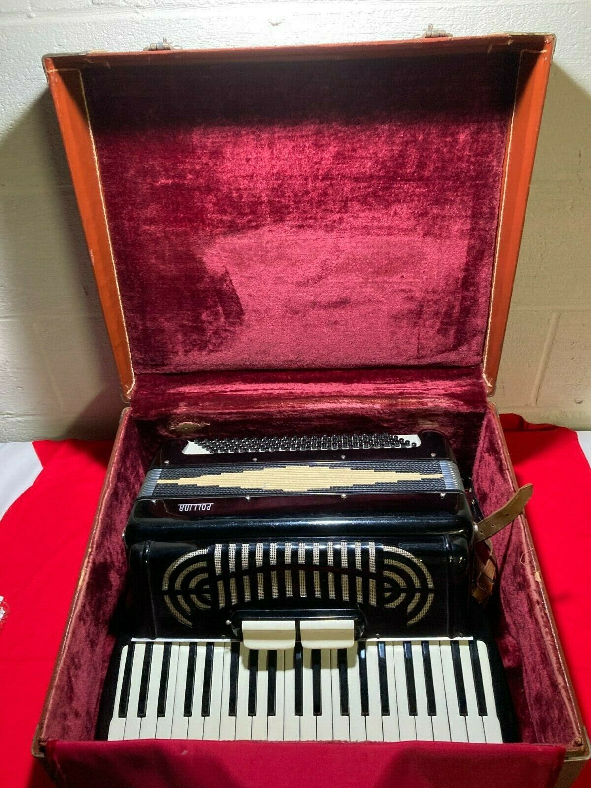 Pollina Vintage Accordion With Hard Case 41 Keys 120 Base Buttons Wonderful Cond